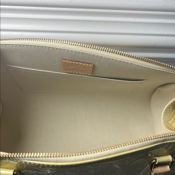 Louis Vuitton Vernis Handbag - Picture 9 of 15